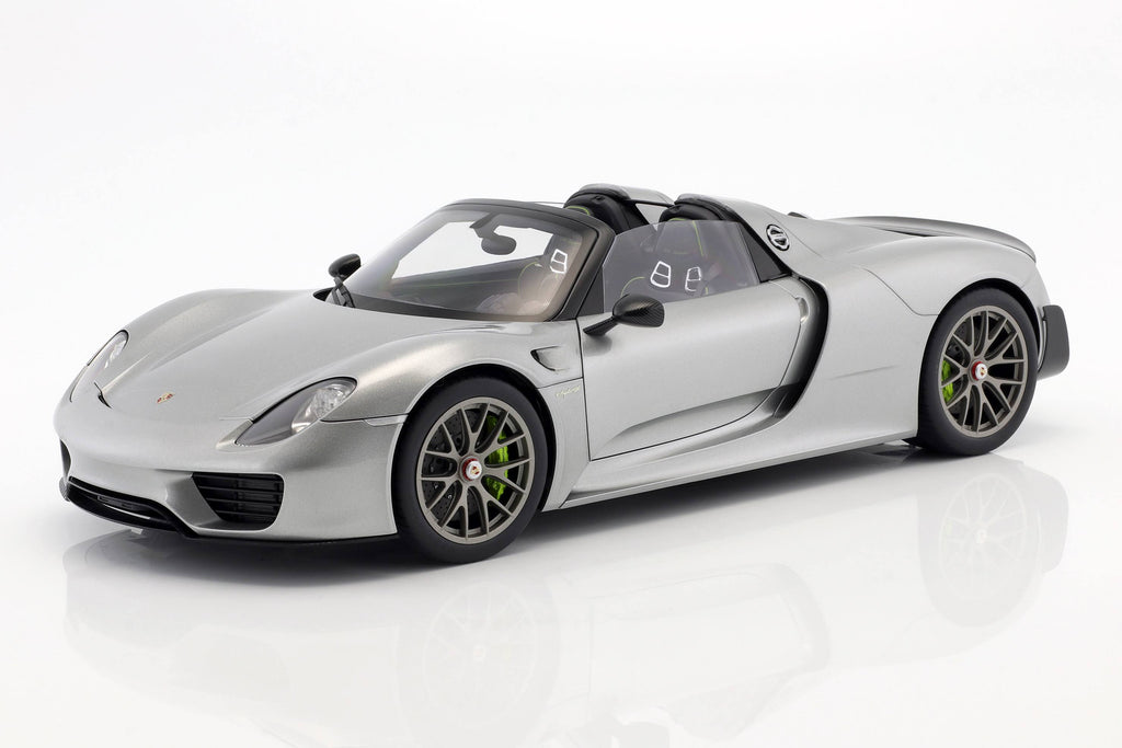 Silver 1/12 Model Car K518041