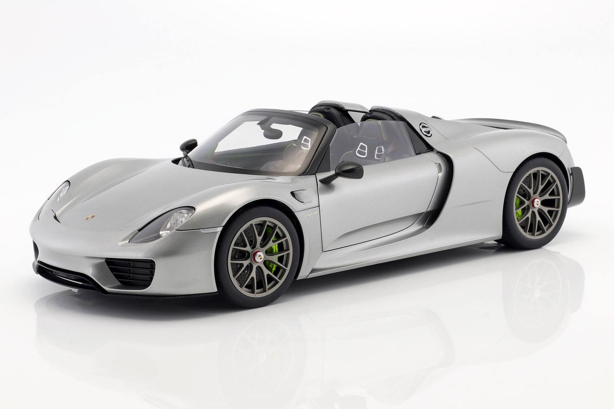 Silver 1/12 Model Car K518041