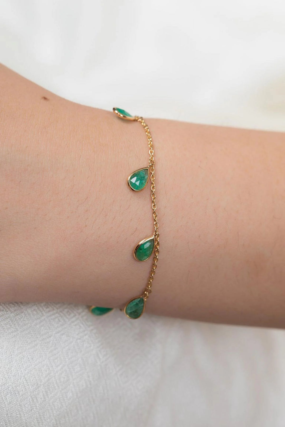 18K Solid Yellow Gold Emerald Charm Bracelet V9027