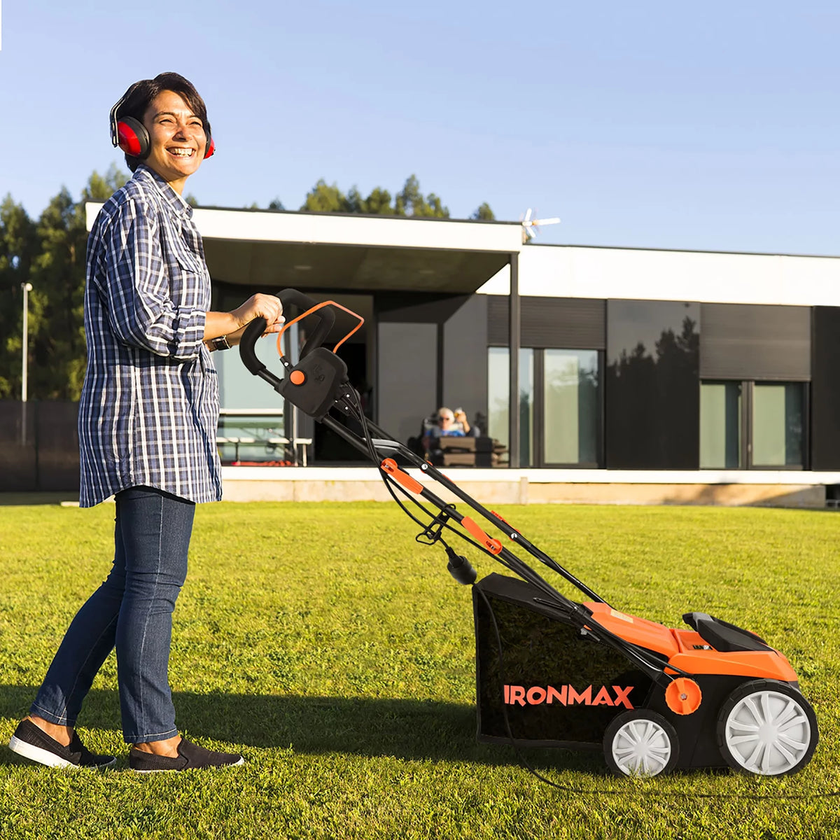 13Amp Corded Electric Lawn Dethatcher with 50L Collection Bag Q994