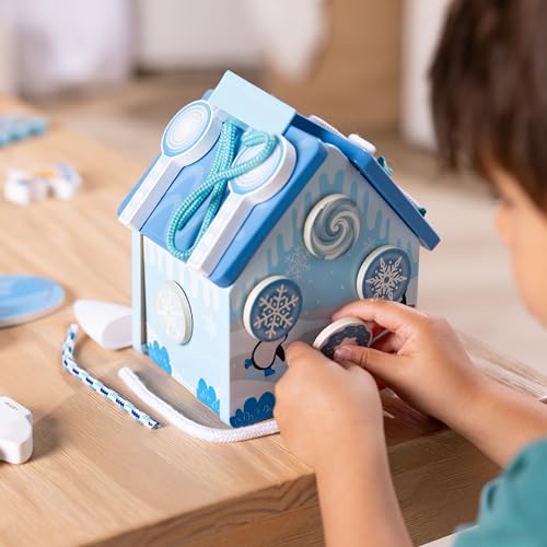Wooden Gingerbread House Play Set I719